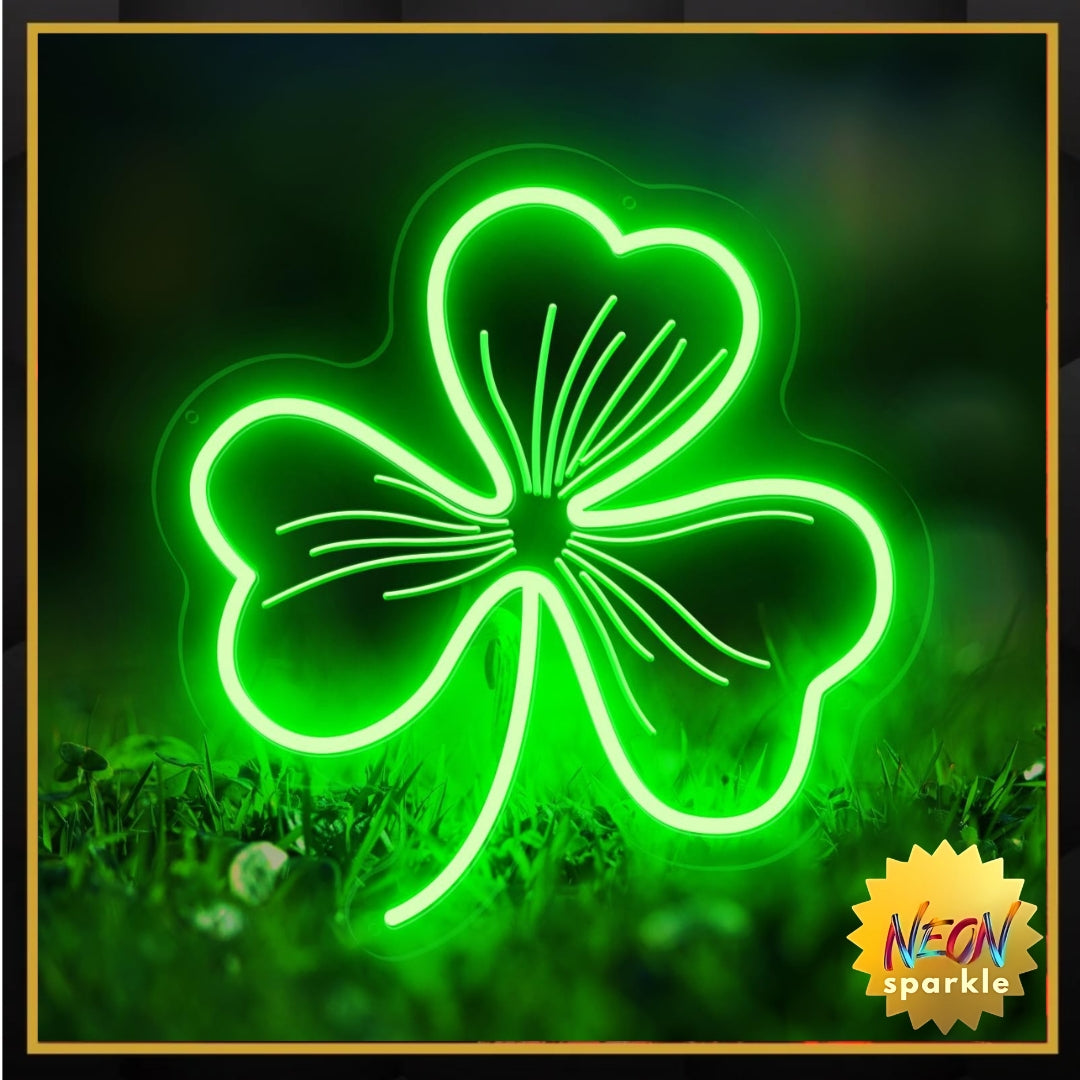 Patrick's Day Party Decoration Gift LED Light, USB Powered Green Clover Shape Wall Decor